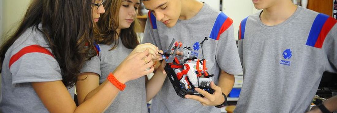 Estudantes do Liceu Franco Brasileiro, no Rio, disputarão em Curitiba, etapa regional do First Lego League de Robótica, cujo tema, este ano, é educação