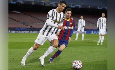 Cristiano Ronaldo e Lionel Messi durante partida Juventus x Barcelona