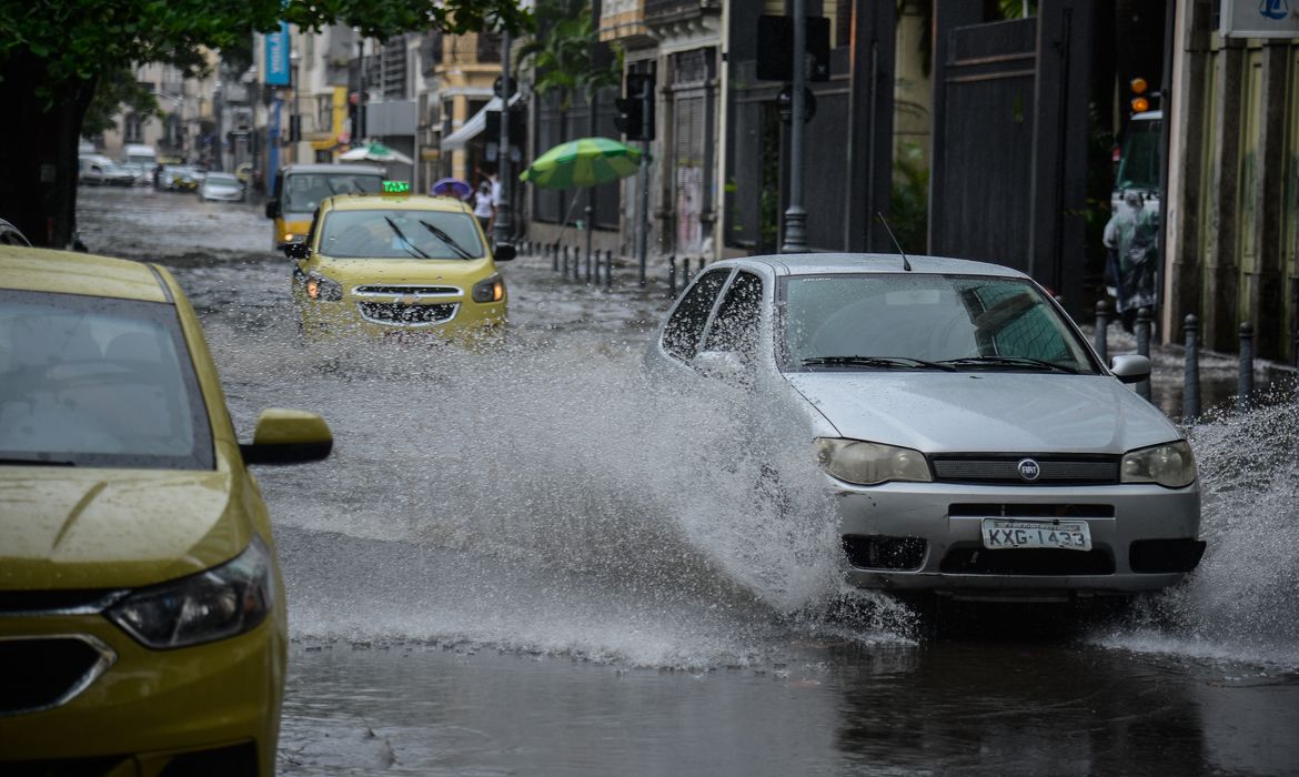 Chuva Forte Faz Rio De Janeiro Entrar Em Estagio De Atencao Agencia Brasil