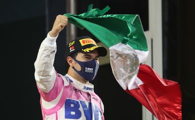 Piloto Sergio Pérez comemora vitória no Bahrein - piloto mexicano correrá pela Red Bull em 2021