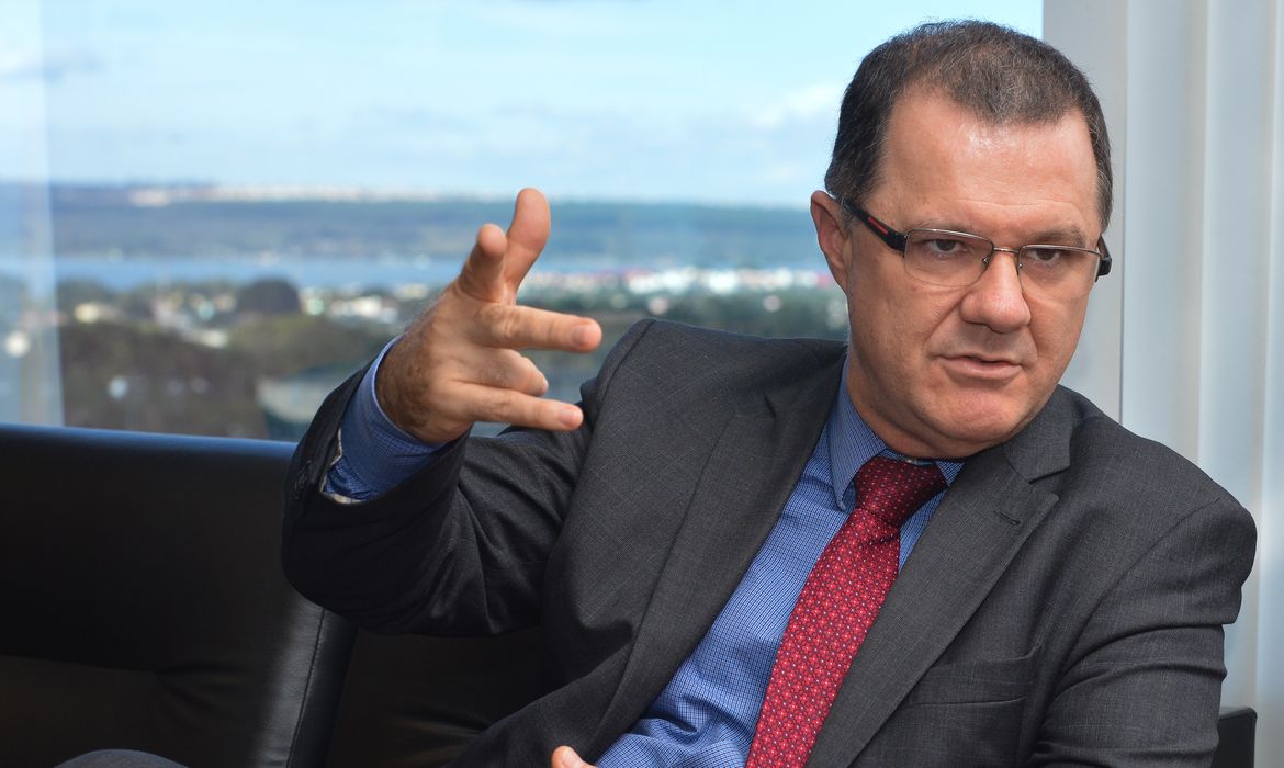 Ministro Carlos Eduardo Gabas em entrevista à Agência Brasil (Valter Campanato/Agência Brasil)