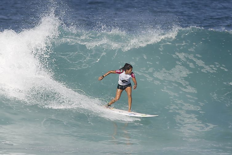Fernando Frazão/Agência Brasil A surfista brasileira Silvana Lima compete na etapa brasileira da Liga Mundial de Surfe, na praia de Itaúna, em Saquarema, Rio de Janeiro.