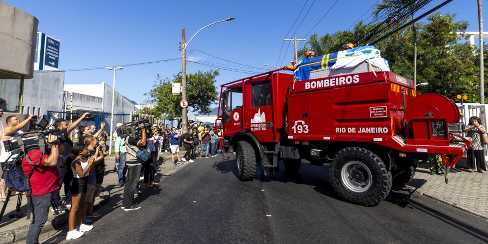 Corpo de Zagallo é sepultado no Rio de Janeiro sob aplausos Corpo de Zagallo é sepultado no Rio de Janeiro sob aplausos