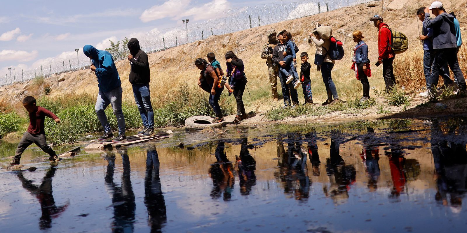 Un número récord de inmigrantes se dirige a la frontera de Estados Unidos