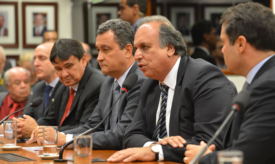 Governadores de vários Estados reúne-se na Câmara dos Deputados para discutir impostos com a CPMF (Antonio Cruz/Agência Brasil)