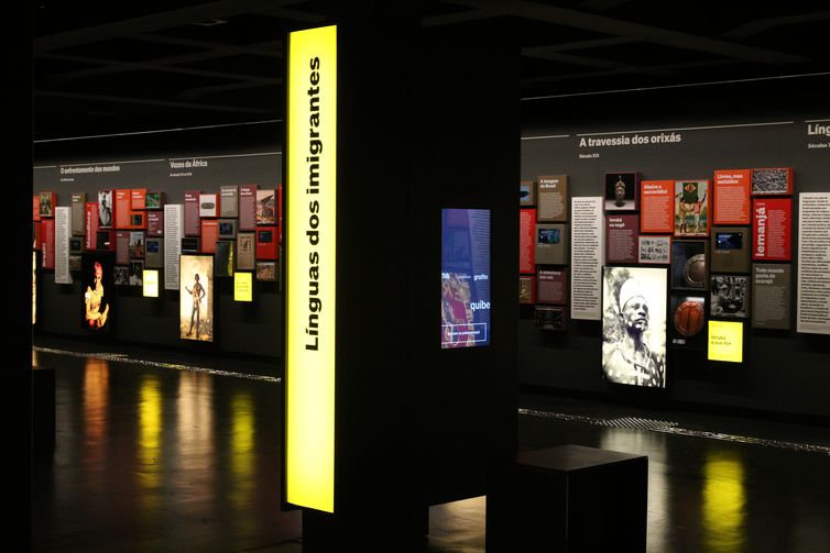 Reinauguração do Museu da Língua Portuguesa, reconstruído após incêndio de 2015, na Praça da Luz.