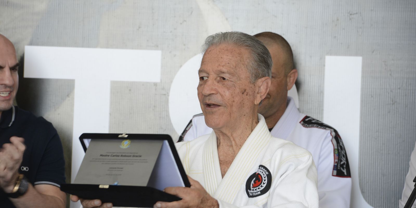 Grande mestre de jiu-jítsu, Robson Gracie morre aos 88 anos