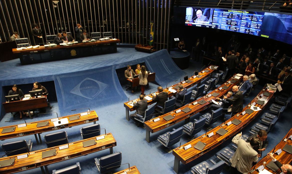 O senador Davi Alcolumbre, preside  sessão plenária no Senado Federal, que aprovou Medida Provisória 887/2019