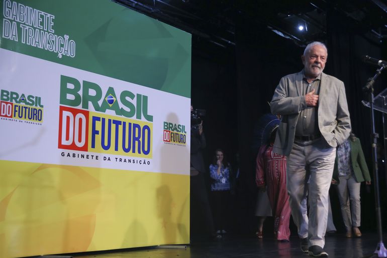 O presidente eleito Luiz Inácio Lula da Silva anunciou hoje (29), em Brasília, os últimos 16 nomes que completam o gabinete ministerial do novo governo. No total, o terceiro mandato do petista contará com 37 ministérios.
