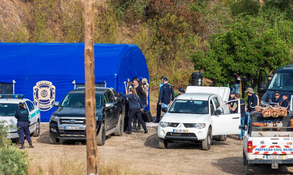 23/05/2023 - Policiais fazem buscas por restos mortais de Madeleine McCann, em Silves, Portugal. Foto: Luis Ferreira/REUTERS
