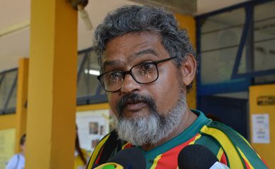 Brasília - O servidor público João Carlos de Souza garante que está com as obrigações eleitorais em dia, mas não conseguiu autorização para votar em nenhum dos dois pontos que procurou (Antonio Cruz/Agência Brasil)