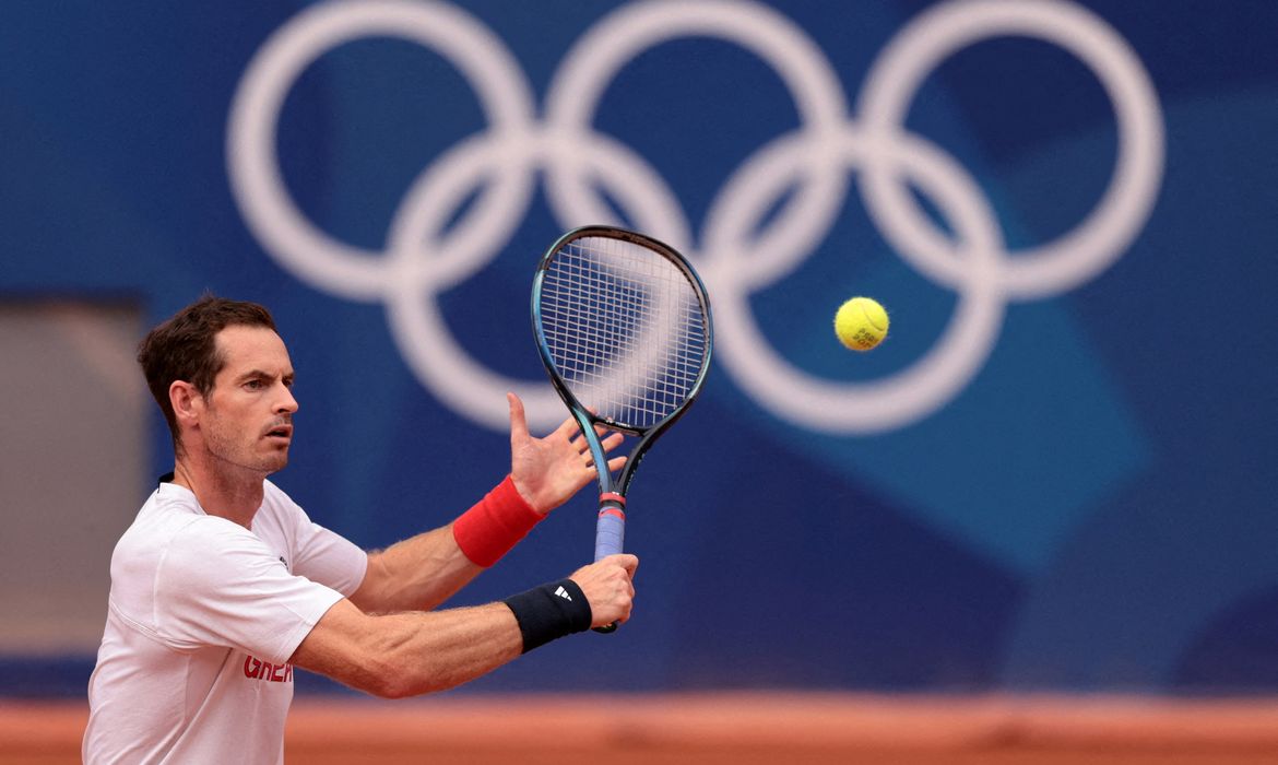 Andy Murray durante treino em Paris
 22/7/2024   REUTERS/Claudia Greco