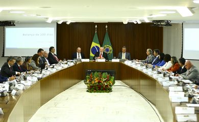 Brasília (DF), 03/04/2023 - O presidente Luiz Inácio Lula da Silva e ministros fazem reunião de balanço de 100 dias de governo, no Palácio do Planalto.
