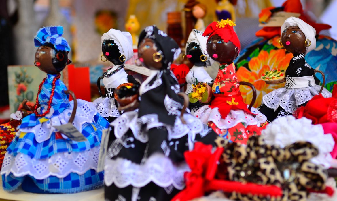 Artesãos de vários municípios fluminenses participam do 5º Festival de Economia Solidária, na Cinelândia, no centro da capital (Tomaz Silva/Agência Brasil)