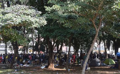 São Paulo - Usuários de drogas se concentram na Praça Princesa Isabel, após ações de desocupação da Cracolândia (Rovena Rosa/Agência Brasil)