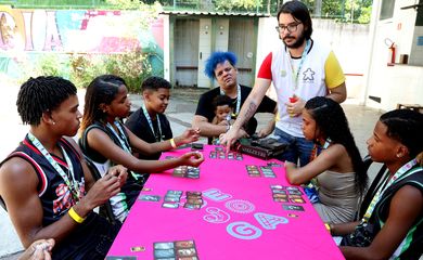 Rio de Janeiro (RJ), 11/11/2023 - O SeJoga, grupo LGBTQIA+ periférico, promove encontro de acolhimento com jogos de tabuleiro, na Penha, zona norte da cidade. Foto: Tânia Rêgo/Agência Brasil