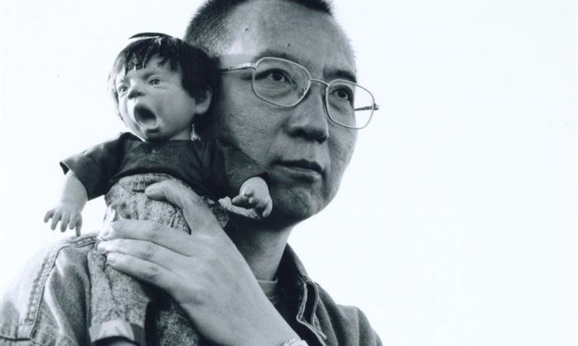  Liu Xiaobo foi liberado por razões médicas após ter sido diagnosticado com um câncer de fígado terminal  