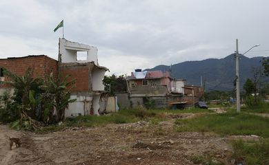 Rio de Janeiro - Casas dos moradores que resistiram à retirada da Vila Autódromo (Akemi Nitahara/Agência Brasil)