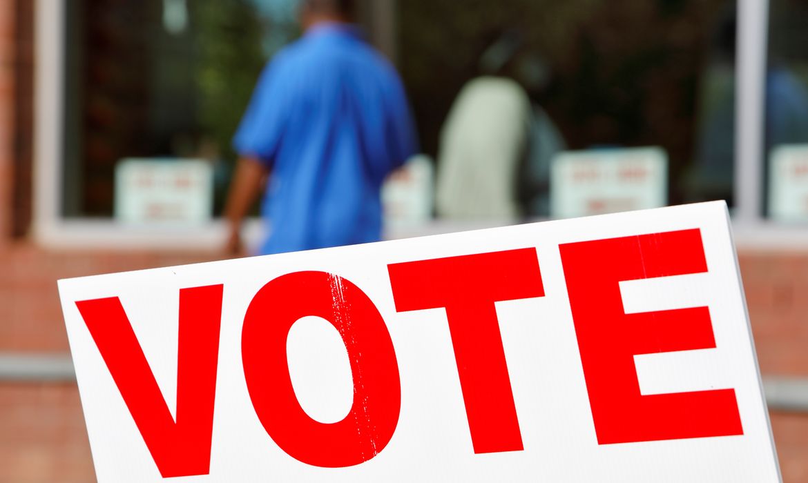Local de votação no dia da eleição em Durham, Carolina do Norte