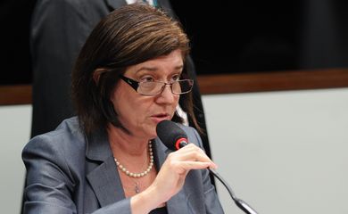 Diretora-geral da ANP, Magda Maria de Regina Chambiard, participa de audiência pública sobre o impacto do cancelamento das obras das refinarias Premium I, no Maranhão, e Premium II, no Ceará (Antonio Cruz/Agência Brasil)