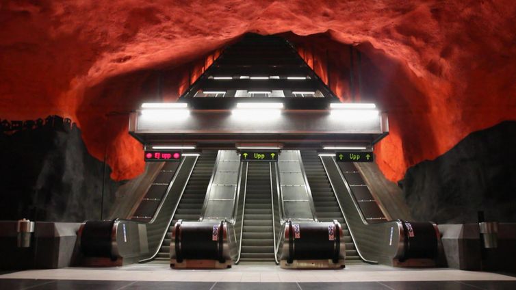 Conheça a galeria de arte mais longa do mundo: o metrô de Estocolmo