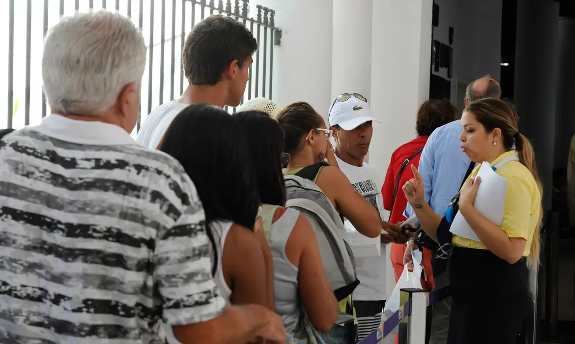 Rio de Janeiro – Aproximadamente 20 mil turistas desembarcam de seis transatlânticos no Pier Mauá, zona portuária (Tânia Rêgo/Agência Brasil