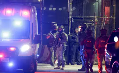 DEA agents operate outside a helipad, before Venezuela's President Nicolas Maduro and his wife Cilia Flores arrive in custody from a helicopter before their scheduled court appearance at Manhattan federal court, at the Downtown Manhattan Heliport in New York City, U.S. January 3, 2026.  REUTERS/Jeenah Moon