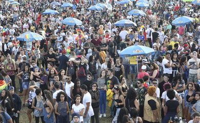 Brasília - A Parada do Orgulho LGBT de Brasília leva uma multidão à Esplanada dos Ministérios (Antonio Cruz/Agência Brasil)