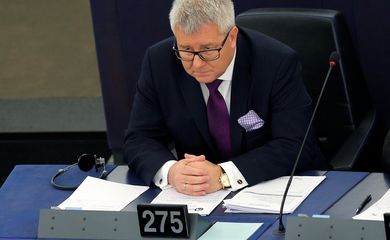 Ryszard Czarnecki não poderá mais exercer cargos de vice-presidente ou presidente do Parlamento Europeu 