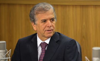 O ministro de Portos, Edinho Araújo, fala sobre as diretrizes da pasta em relação à nova etapa do Programa de Investimento em Logística, em entrevista ao programa Bom Dia, Ministro (José Cruz/Agência Brasil)