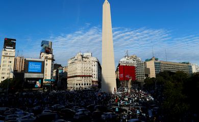 Manifestantes protestam contra medidas de quarentena em Buenos Aires