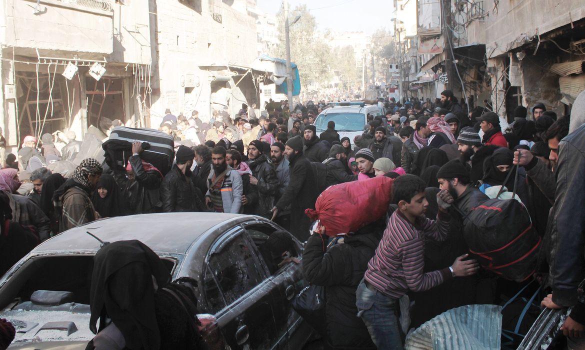 Evacuação de civis em Aleppo