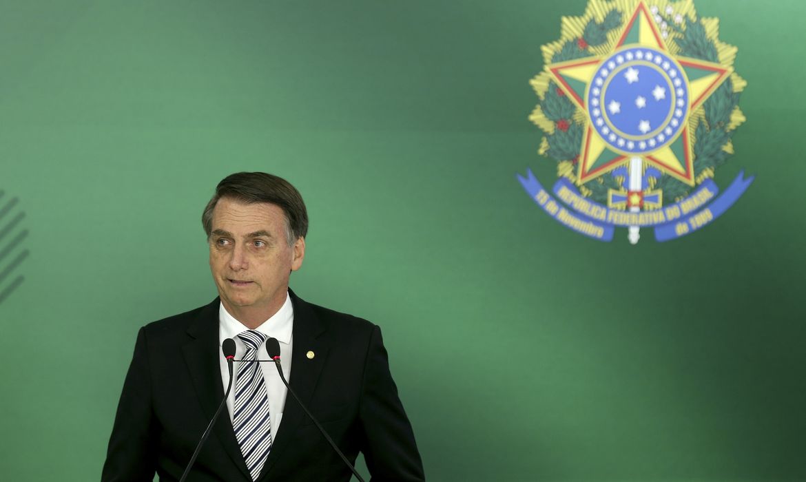 O presidente eleito Jair Bolsonaro faz pronunciamento após reunião com o presidente Michel Temer, no Palácio do Planalto.