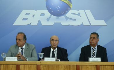 Brasília - O governador Luiz Fernando Pezão, o ministro da Fazenda, Henrique Meirelles, e o presidente da Alerj, Jorge Picciani, falam sobre acordo que prevê empréstimos ao RJ de R$ 6,5 bilhões (Valter Campanato/Agência Brasil)