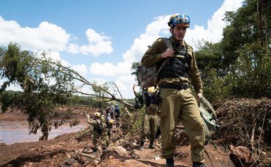 Militares israelenses chegaram à região para trabalhos de busca e salvamento de vítimas.
