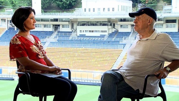 Roseann Kennedy entrevista o narrador esportivo Silvio Luiz