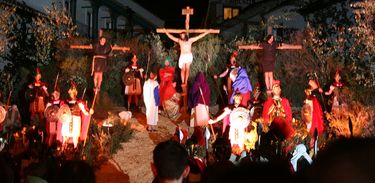 Semana Santa em Chinchón. Crucificação de Jesus. Praça de Chinchón