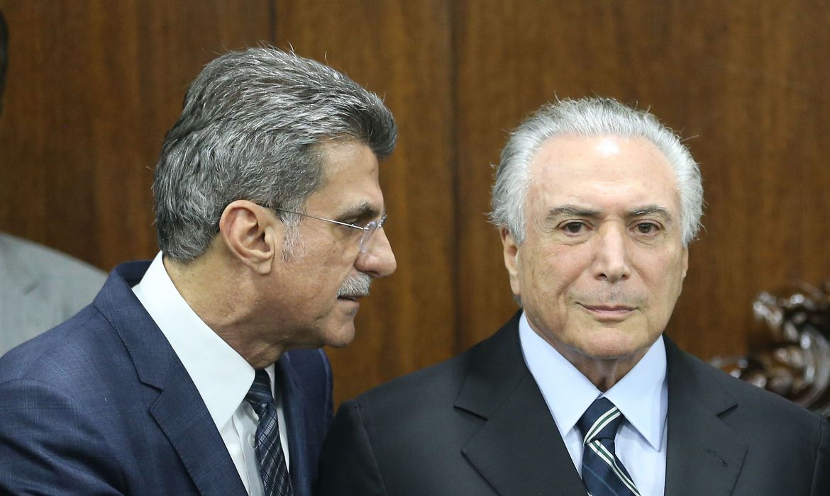 Presidente interino Michel Temer com o ministro licenciado do Planejamento (Fabio Rodrigues Pozzebom/Agência Brasil)