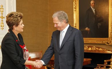 Helsinque - Presidenta Dilma Rousseff  e o presidente da Finlândia, Sauli Niinistö, posam para  foto oficial (Roberto Stuckert Filho/PR)