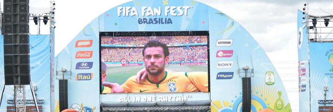 Torcida começa a chegar na Fifa Fan Fest em Taguatinga para acompanhar o jogo entre Brasil e México