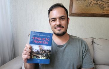 Daniel Gomes de Carvalho, autor do livro &quot;Revolução Francesa&quot;, lançado pela editora Contexto