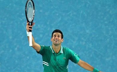 Novak Djokovic comemora vitória sobre Jeremy Chardy, na estreia no Aberto da Austrália - Austrália Open - 08/02/2021