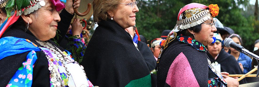 Michelle Bachelet visita comunidade mapuche durante campanha Michelle Bachelet visita comunidade mapuche durante campanha
