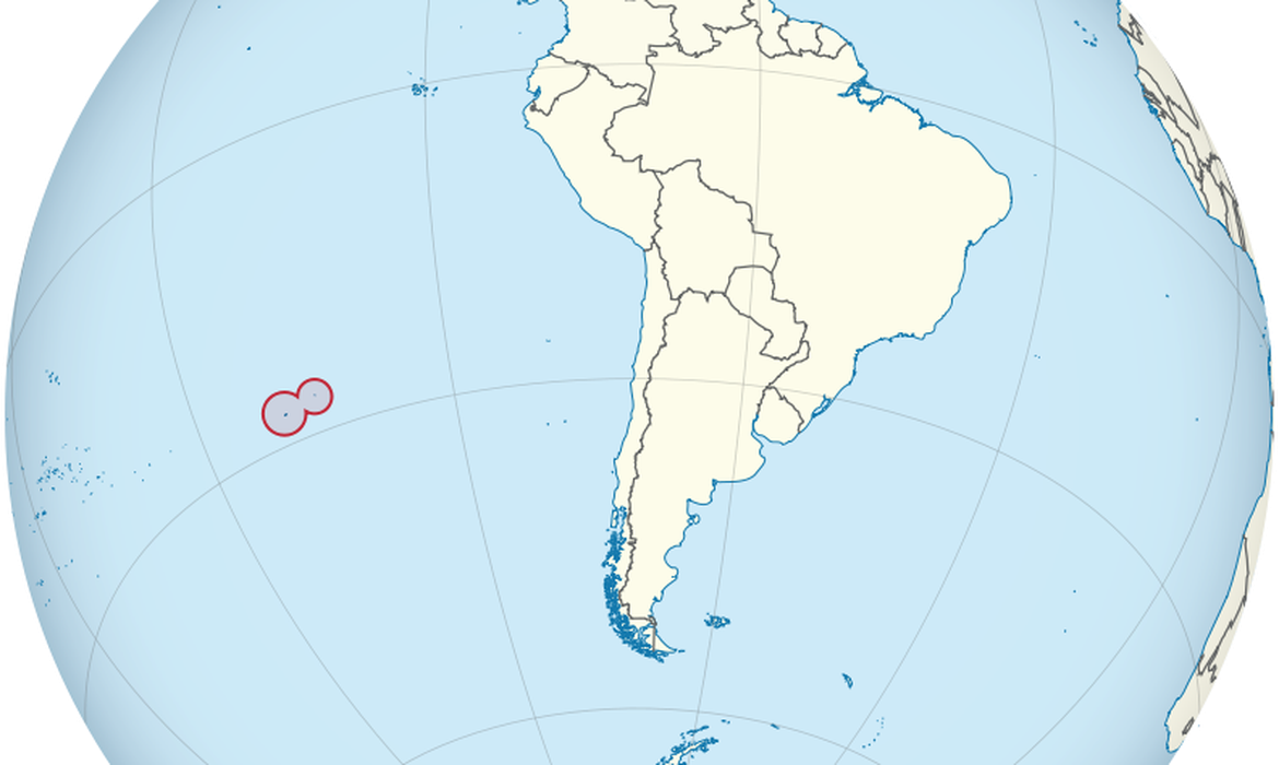A Ilha de Páscoa está localizada no Oceano Pacífico, a 3 700 km de distância da costa oeste do Chile