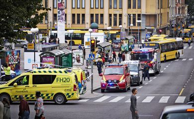 Pessoas são esfaqueadas no meio da rua em Tukur, na Finlândia