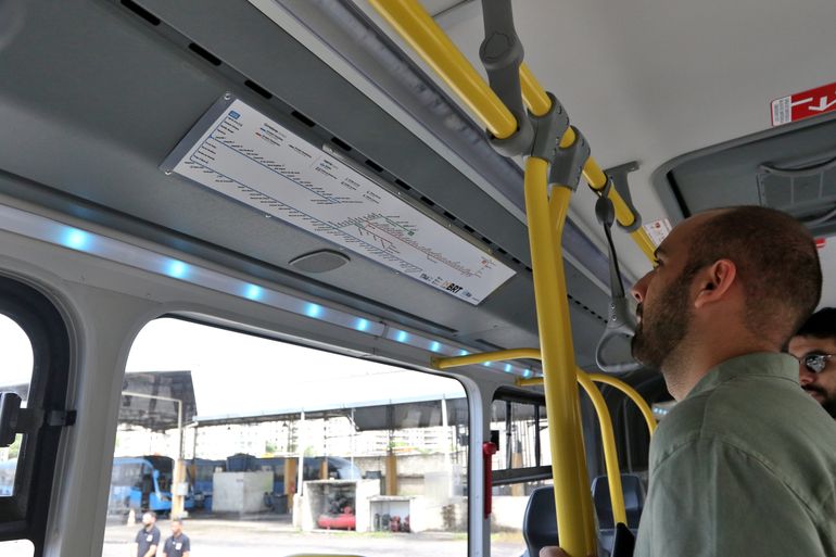 Espaço interno do novo modelo de ônibus. Prefeitura apresenta o novo modelo de ônibus que será Espaço interno do novo modelo de ônibus. Prefeitura apresenta o novo modelo de ônibus que será