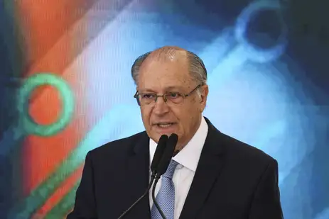 Brasília (DF), 11/09/2024 - O vice-presidente e ministro do Desenvolvimento, Indústria, Comércio e Serviços, Geraldo Alckmin, durante a cerimônia Nova Indústria Brasil - Missão 4: Indústria e Revolução Digital, no Palácio do Planalto. Foto: Marcelo Camargo/Agência Brasil