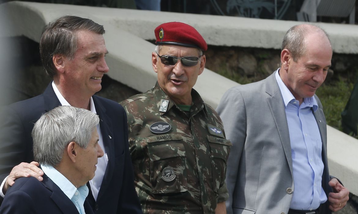  O presidente eleito, Jair Bolsonaro  (PSL), participa da comemoração do 73 aniversário da Brigada de Infantaria Pára-quedista,  na Vila Militar em Deodoro. 