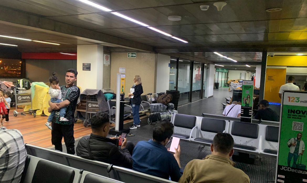 Aeroportos brasileiros terão salas especiais para passageiros autistas Aeroportos brasileiros terão salas especiais para passageiros autistas