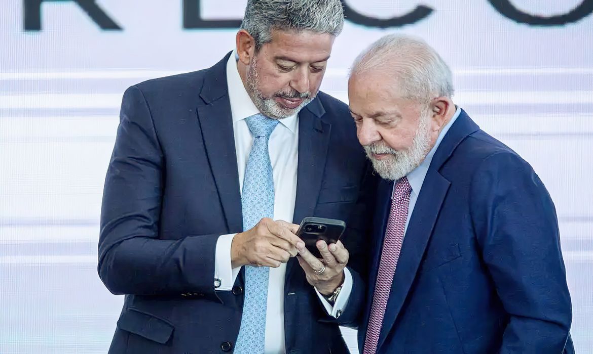 Lula e Arthur Lira se reúnem para tratar da relação entre poderes | Agência  Brasil